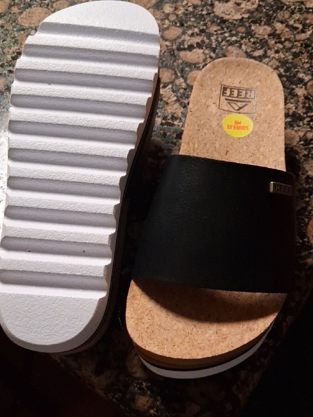 Reef sandals - Picture 2 of 3